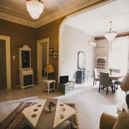 Apartment Manor House