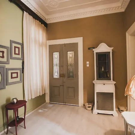 Manor House Apartment